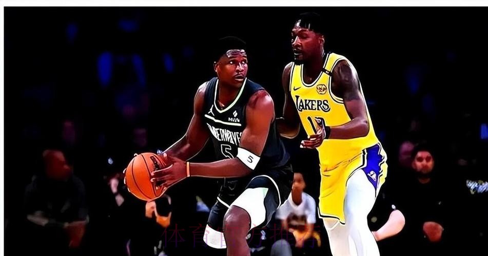 芬尼·史密斯分底角 霍勒迪底线抛投命中