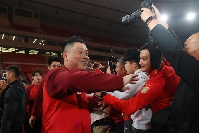 海港周末举行“海港校园行”活动，吕文君、蔡慧康参加